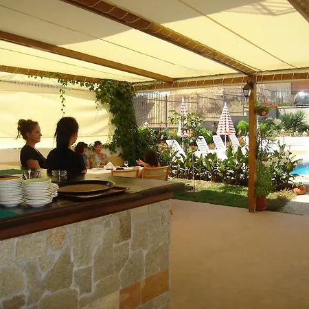 Family Muses Hotel