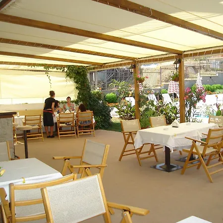 Family Muses فندق