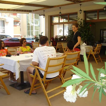 Family Muses Hotel