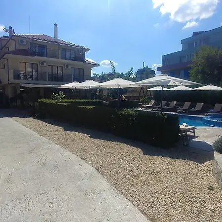 Family Muses Hotel